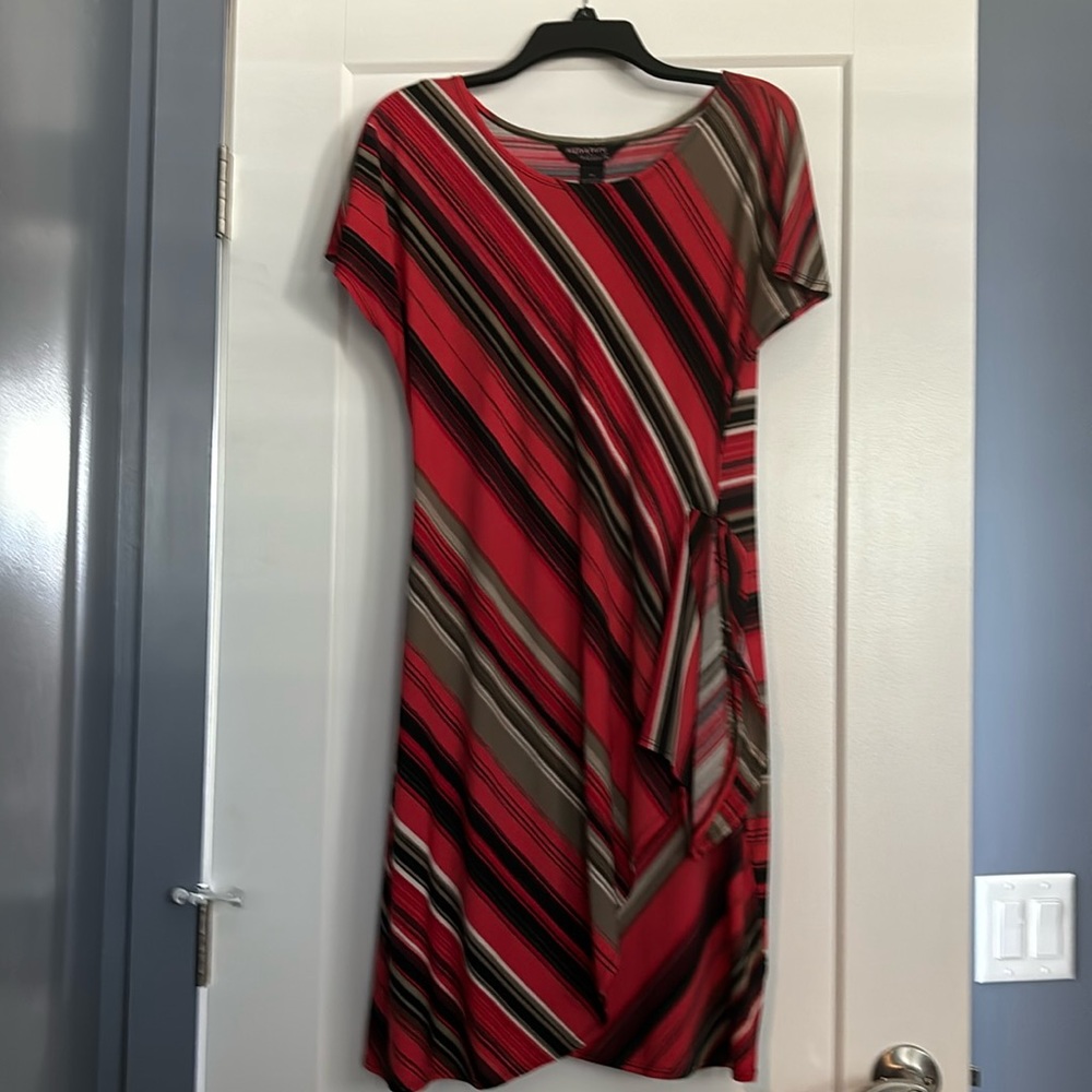 Fun dress with tie on side